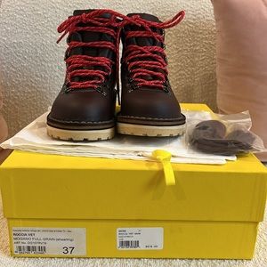 Diemme Boots - Roccia Vet Brown - shearling lined. NEVER WORN! Size 37